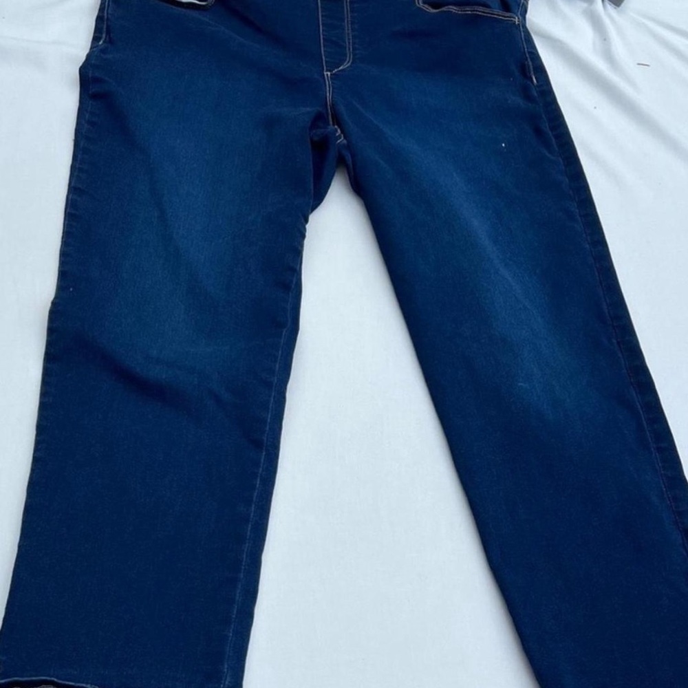 Gloria Vanderbilt Dark Blue Ankle Jeans. Size 16.